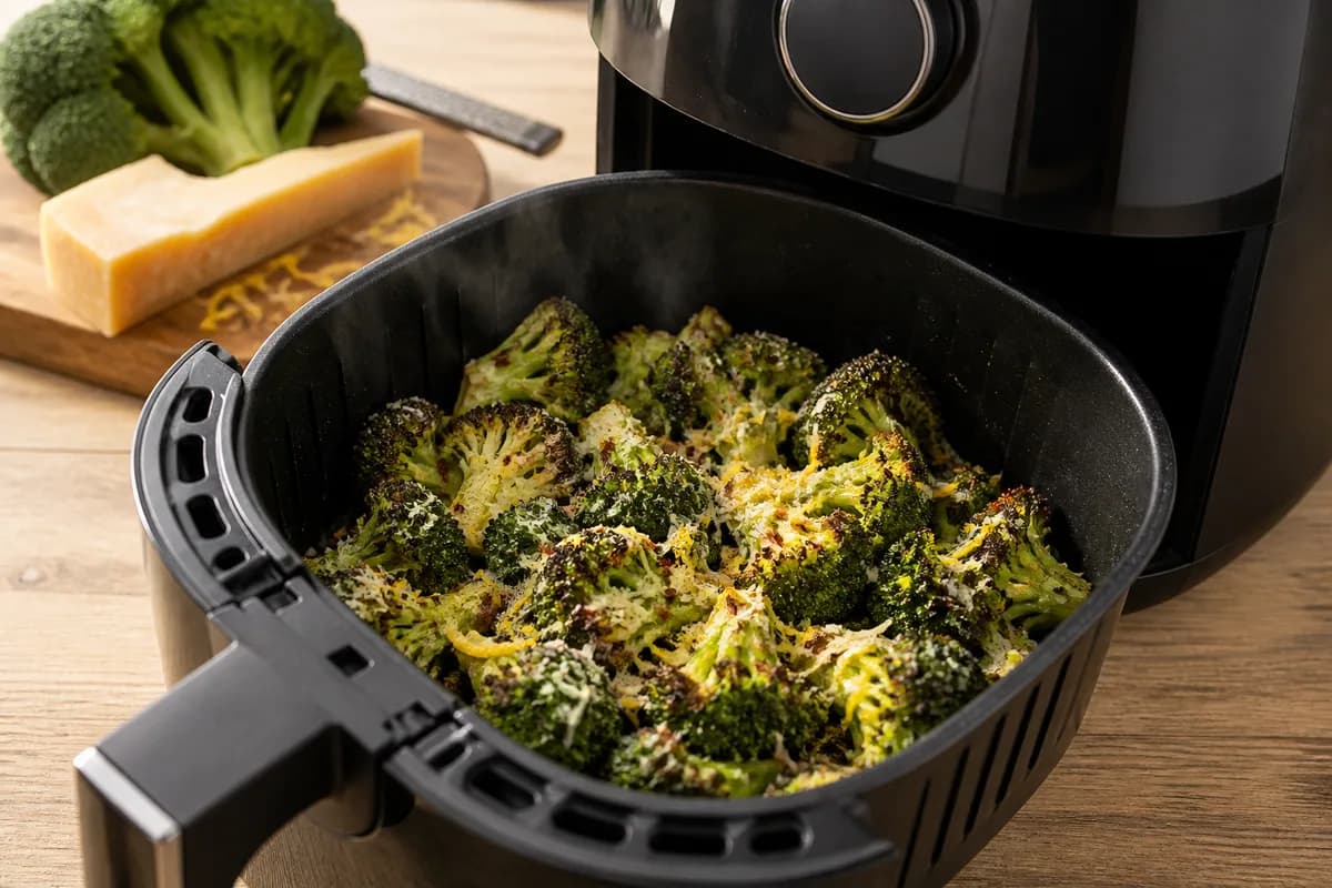 Parmesan-Brokkoli im Airfryer-Korb